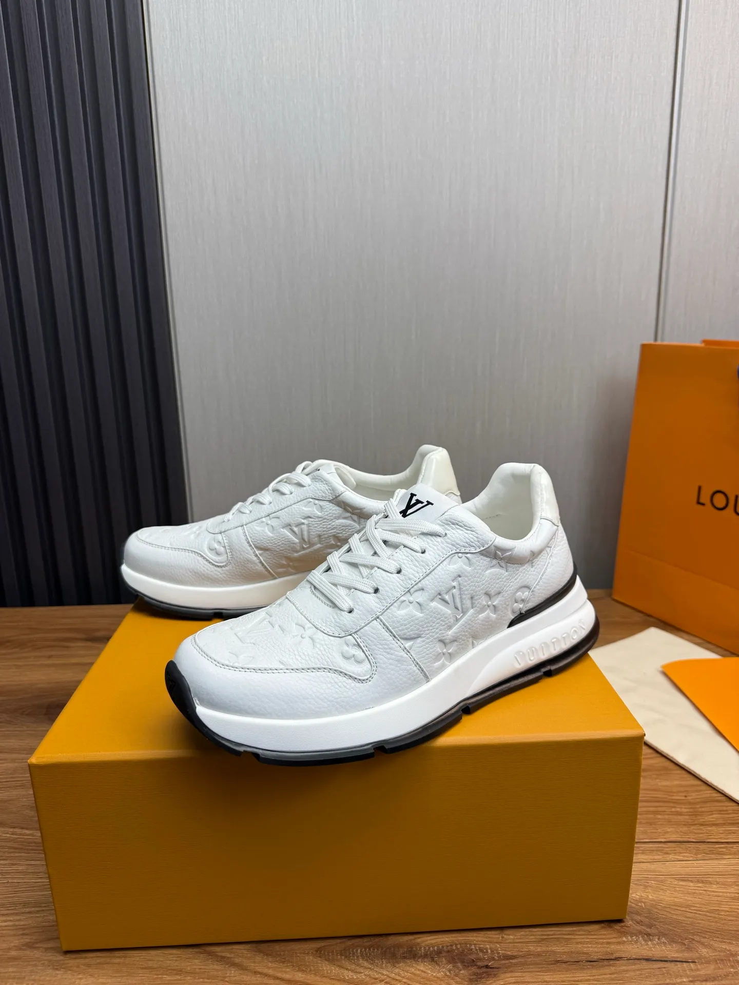 Men's men's shoes 💰840💰 LOUIS VUITTON [Luden Yiwei] The new trendy Lv is on the market 🎁, casual and fashionable men's shoes 👟Original 1:1 shipment✅ The upper is made of imported brand leather + cowhide lining, the original wear-resistant rubber outsole, the version is simple and elegant, exclusive for trendy men. 38-44 (customized at 38.45)